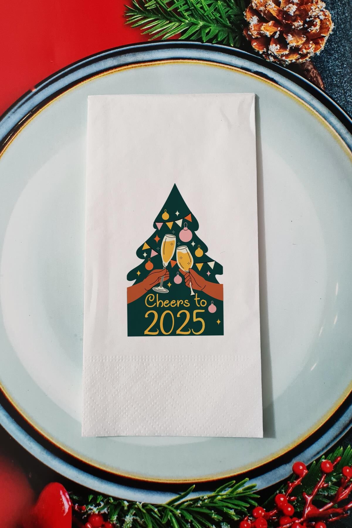 Cheers to 2025 Yazılı Yılbaşı Ağacı Desenli - Yeni Yıl Sunum Peçetesi
