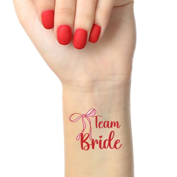 Kırmızı Fiyonk Konsept Team Bride Dövme