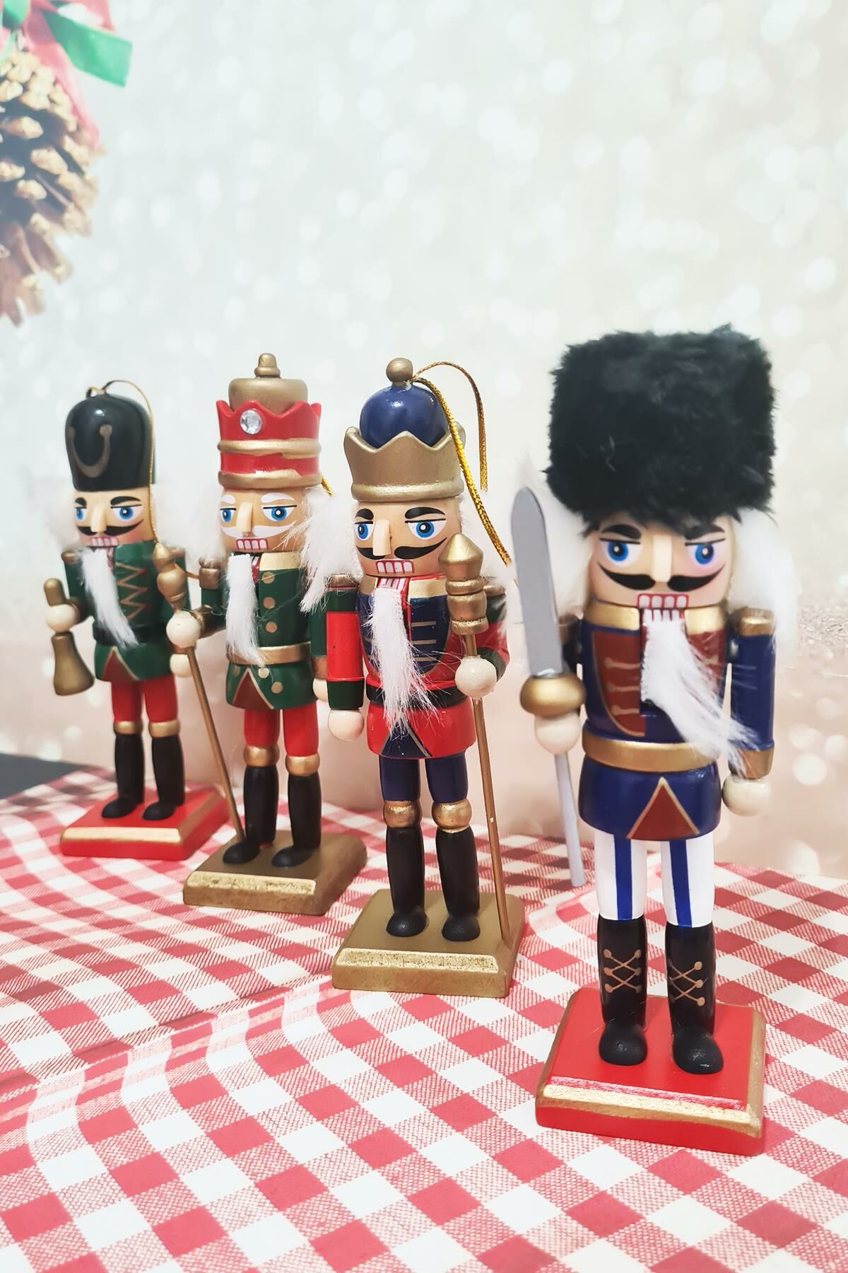 Fındıkkıran Asker Yılbaşı Süsleri 4lü Dekor Objesi Hareketli Nutcracker Kurşun Asker Süsler 15 cm 4lü