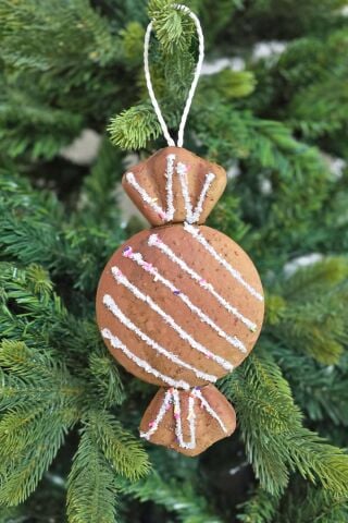 Yılbaşı Ağaç Süsleme Seti Gerçekçi Kurabiye Süsler Seti Kurabiye Adam Baston Şeker Çorap Şeker Paketi 4lü