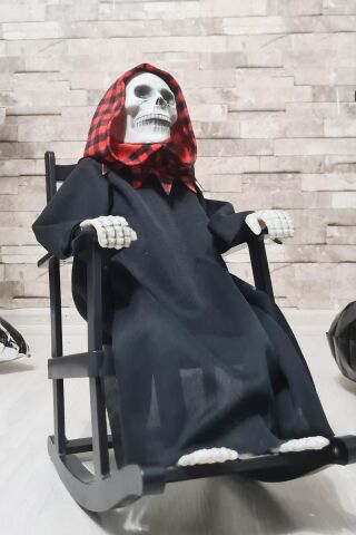Halloween Sesli Hareketli Sallanan Sandalyede İskelet Cadılar Bayramı Hareketli Süs