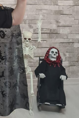 Halloween Sesli Hareketli Sallanan Sandalyede İskelet Cadılar Bayramı Hareketli Süs