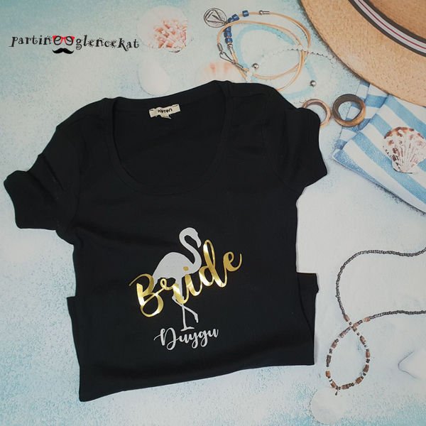 Gold Beyaz Flamingo İsme Özel Baskılı Siyah Tshirt