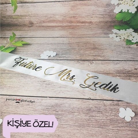 Gold Varak Baskılı Future Mrs Kişiye Özel Beyaz Kuşak