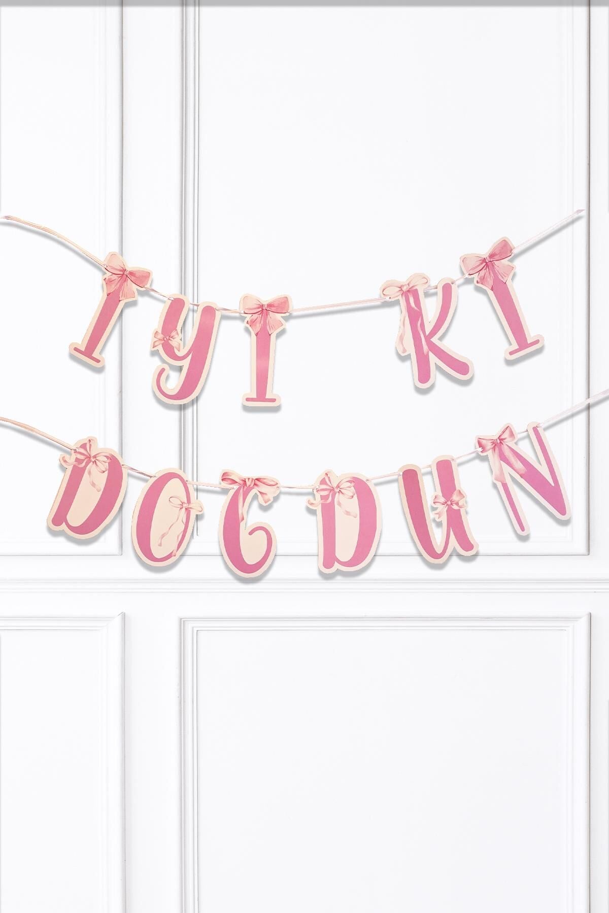 Pembe Fiyonk İyi Ki Doğdun Banner Doğum Günü Süsü