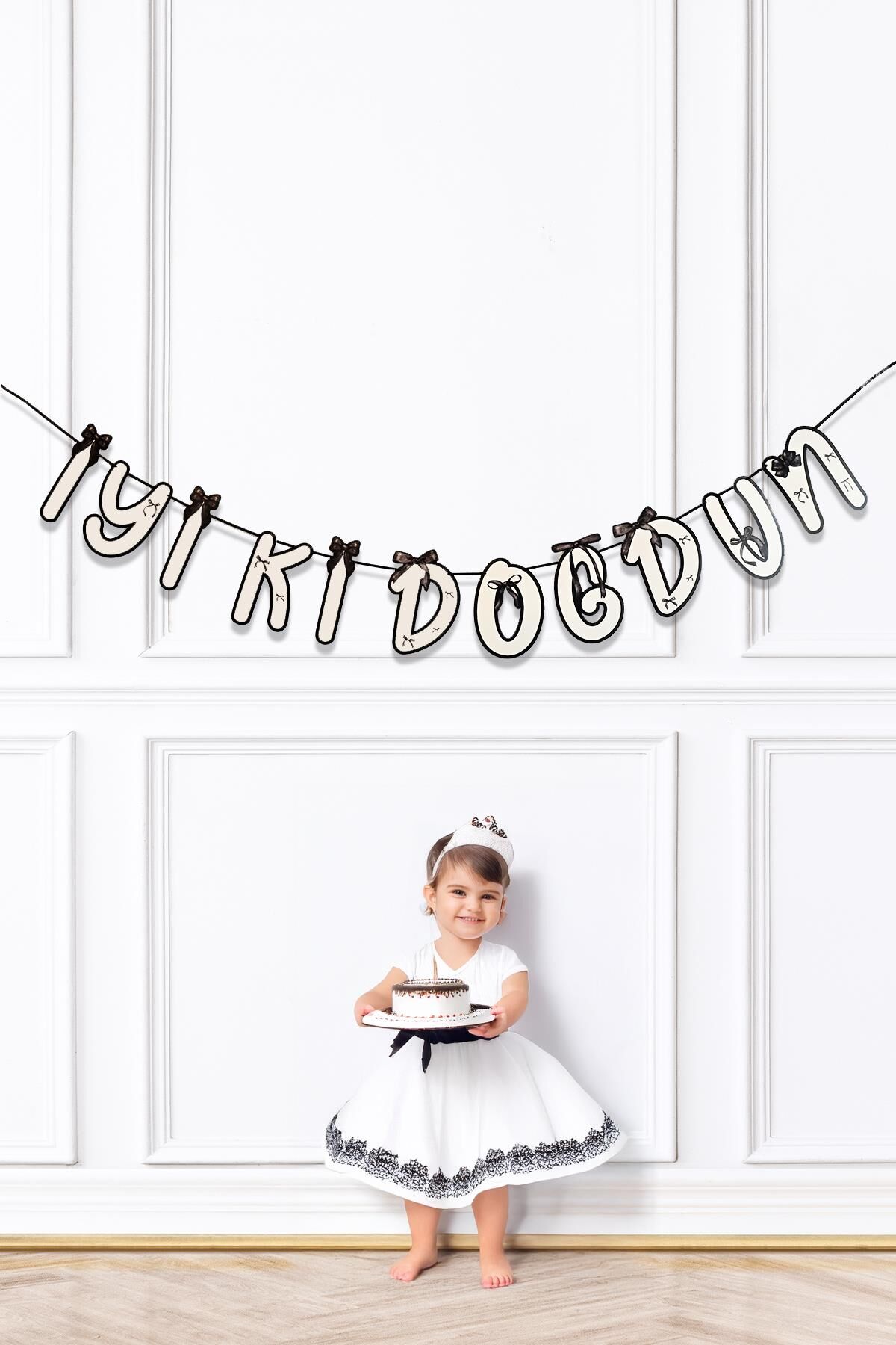 Siyah Fiyonk İyi Ki Doğdun Banner Doğum Günü Süsü