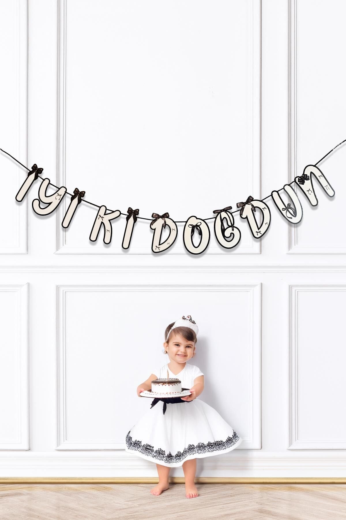 Siyah Fiyonk İyi Ki Doğdun Banner Doğum Günü Süsü