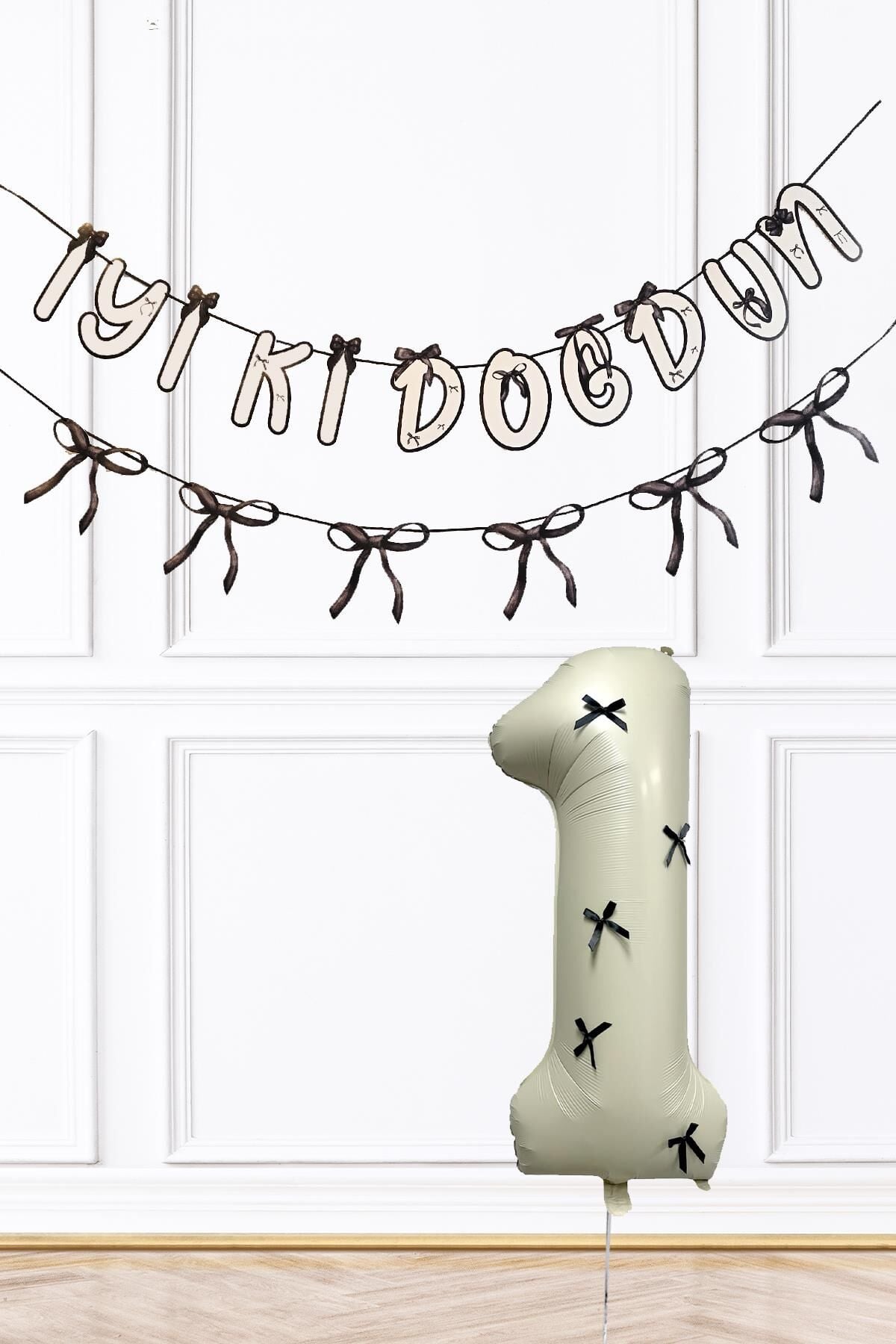 Siyah Fiyonk Konsept Banner ve Yaş Balonlu Doğum Günü Balon Seti