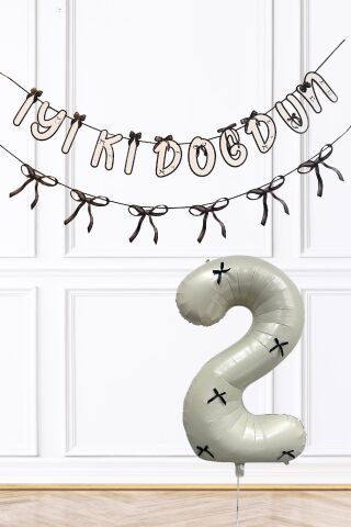 Siyah Fiyonk Konsept Banner ve Yaş Balonlu Doğum Günü Balon Seti