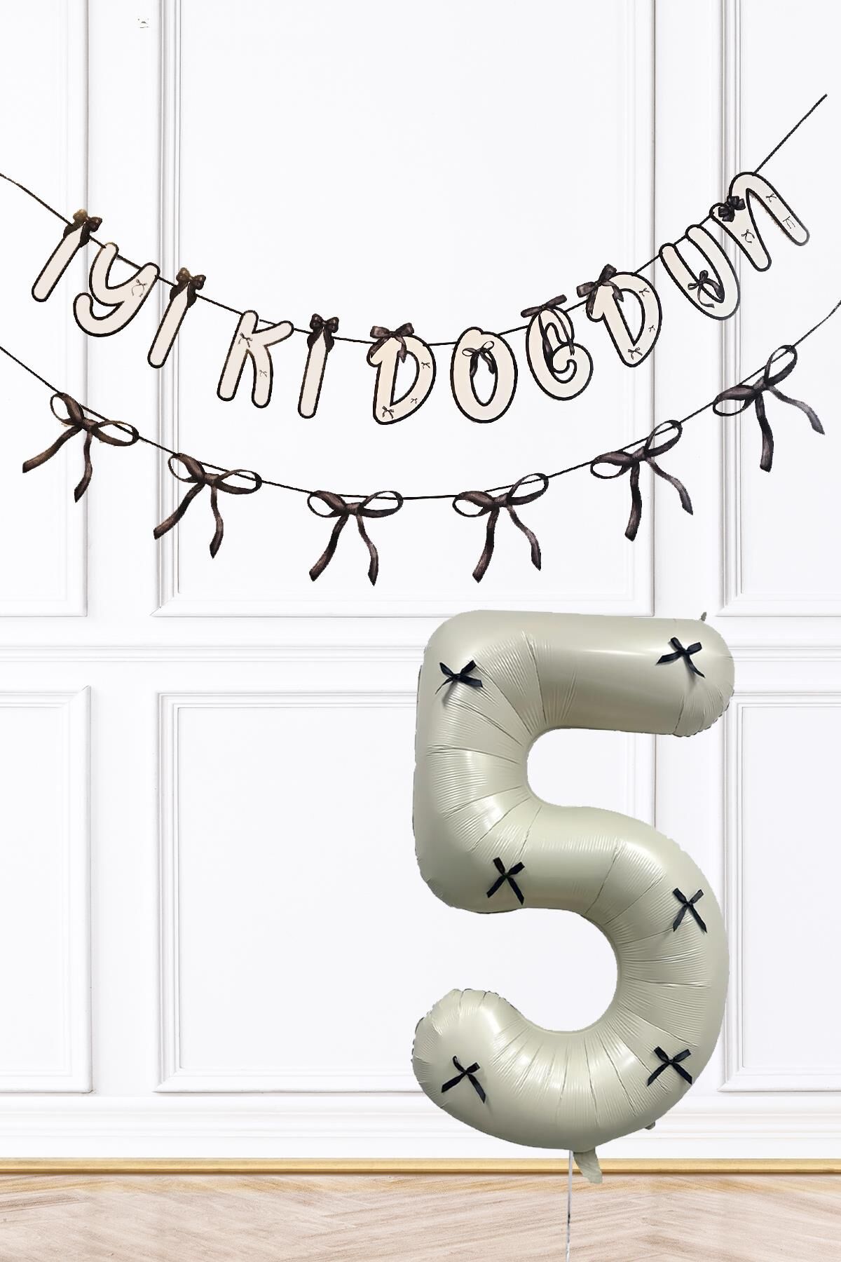 Siyah Fiyonk Konsept Banner ve Yaş Balonlu Doğum Günü Balon Seti 5