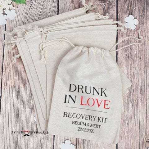 Drunk in Love Kişiye Özel Baskılı Hangover Kit