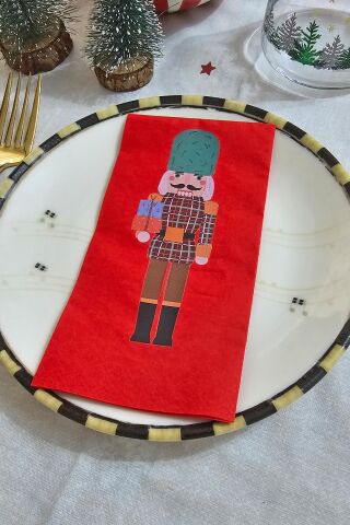 Kurşun Asker Baskılı Kırmızı Yılbaşı Peçetesi - Nutcracker Kırmızı Peçete 12li Paket