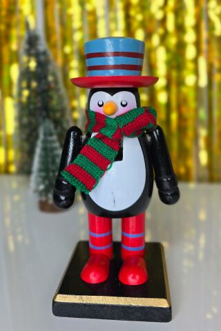 Sevimli Penguen Fındıkkıran Masa Üstü Süs Obje Atkılı Penguen Yılbaşı Masa Süsü 16cm