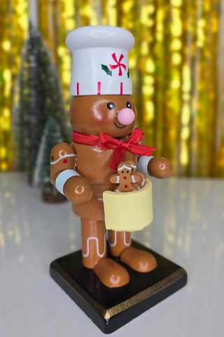 Kurabiye Adam Fındıkkıran Masa Üstü Süs Obje Aşçı Kurabiye Adam ve Kurabiyeleri Yılbaşı Masa Süsü 16cm