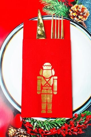 Kumaş Dokulu Cepli Kırmızı Peçete Gold Varak Kurşun Asker Baskılı Yılbaşı Sofra Peçetesi 6lı