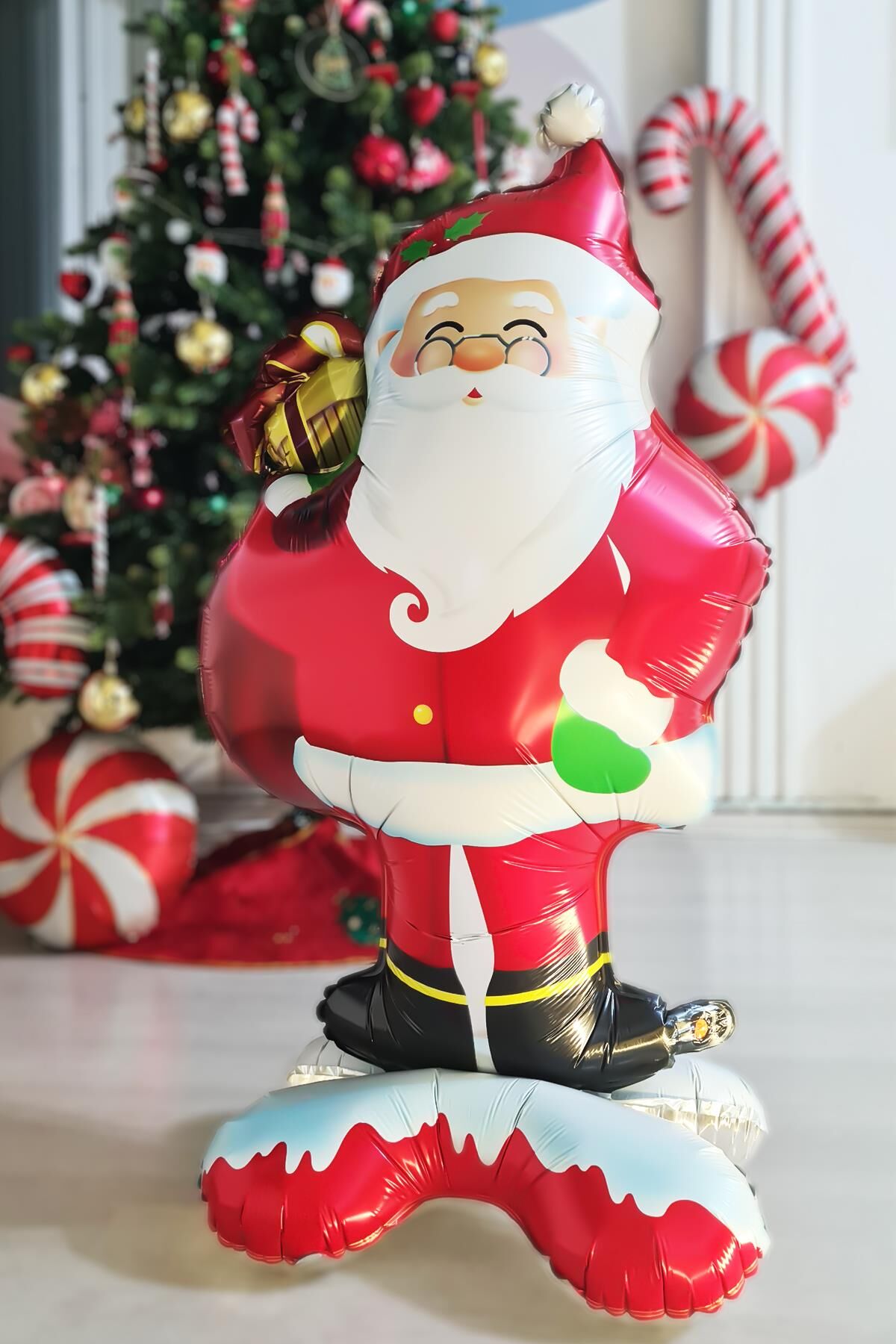 Ayaklı Noel Baba Balonu Büyük Boy Yılbaşı Süsleri Noel Baba Şekilli Balon
