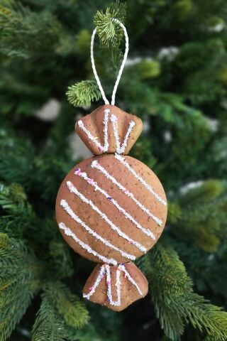 Kurabiye Görünümlü Gerçekçi Şeker Paketi Şeklinde Yılbaşı Ağaç Süsü 18cm