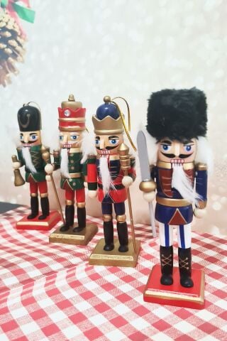 Fındıkkıran Asker Yılbaşı Süsleri 4lü Dekor Objesi Hareketli Nutcracker Kurşun Asker Süsler 15 cm 4lü