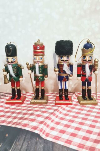 Fındıkkıran Asker Yılbaşı Süsleri 4lü Dekor Objesi Hareketli Nutcracker Kurşun Asker Süsler 15 cm 4lü