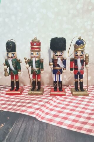 Fındıkkıran Asker Yılbaşı Süsleri 4lü Dekor Objesi Hareketli Nutcracker Kurşun Asker Süsler 15 cm 4lü