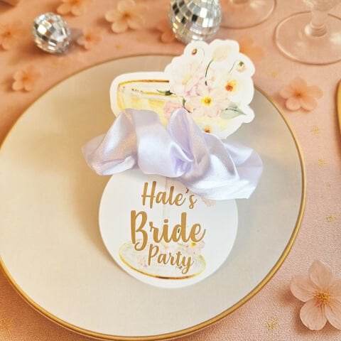 Çiçekli Gold Bride to be Konsept Hediyelik Saten Toka