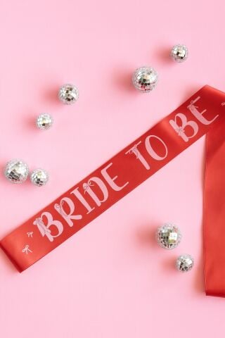 Kırmızı Üzeri Fiyonk Konsept Bride to be Kuşak , Bekarlığa Veda Kuşağı