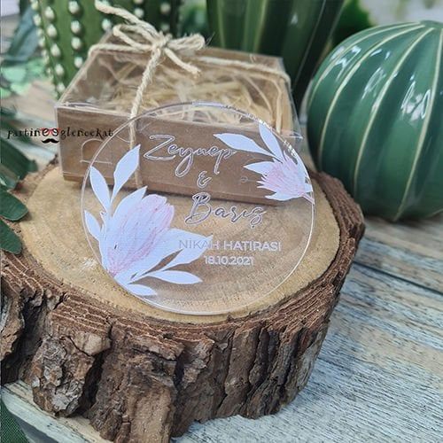 Soft Pembe Çiçekler Konsept Şeffaf Pleksi Magnet Şeffaf Kapaklı Kraft Kutu