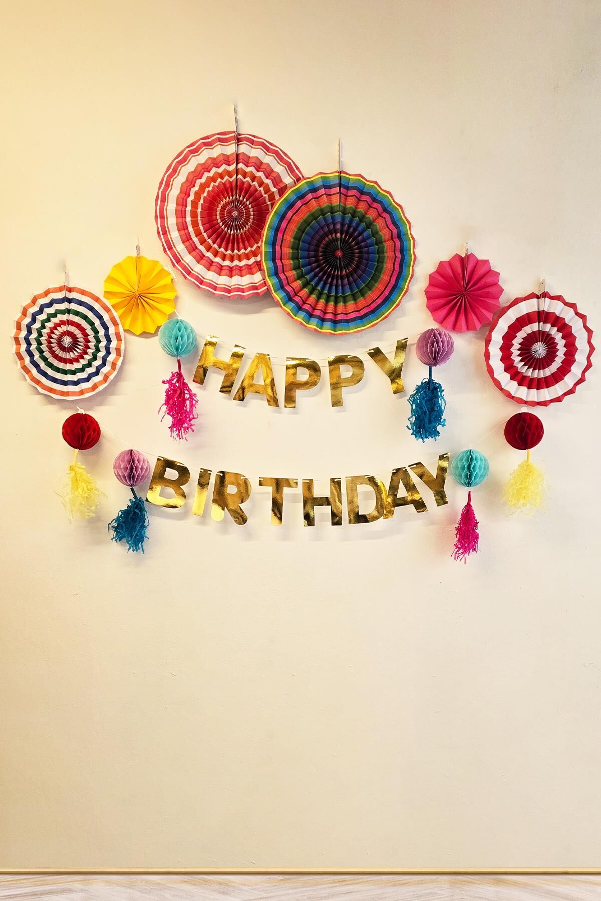 Petekli Püsküllü Gold Happy Birthday Banner Süs ve Retro Yelpaze Duvar Süsleri Seti Doğum Günü Duvar Süsü