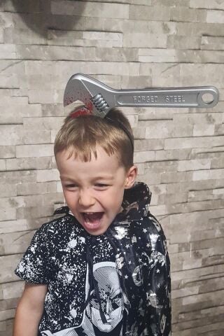 İngiliz Anahtarı Şeklinde Şaka Tacı Halloween Aksesuarları Kafaya Geçirilen Kanlı Şaka Tacı 1. Kalite