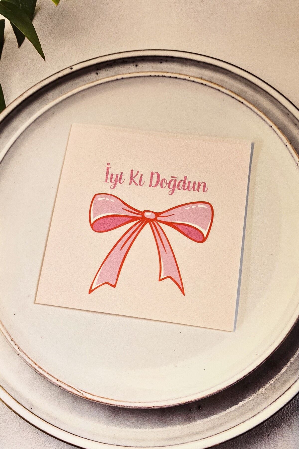 Fiyonk Tema Doğum Günü Peçetesi İyi Ki Doğdun 12li Pembe Kare Kumaş Dokulu 12 Adet