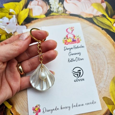 8 Mart Kadınlar Günü İncili İstiridye Şeklinde Anahtarlık Hediyelik