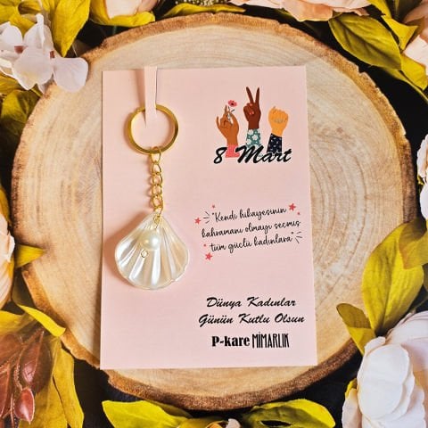 8 Mart Kadınlar Günü İncili İstiridye Şeklinde Anahtarlık Hediyelik