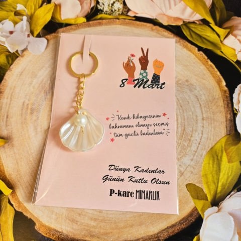 8 Mart Kadınlar Günü İncili İstiridye Şeklinde Anahtarlık Hediyelik