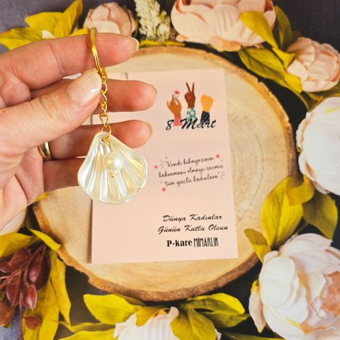 8 Mart Kadınlar Günü İncili İstiridye Şeklinde Anahtarlık Hediyelik