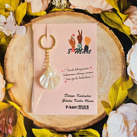 8 Mart Kadınlar Günü İncili İstiridye Şeklinde Anahtarlık Hediyelik