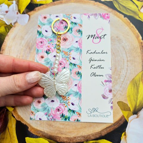 8 Mart Kadınlar Günü Çiçek Desenli Kartlı Kelebek Şeklinde Anahtarlık Hediyelik