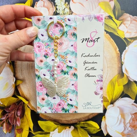 8 Mart Kadınlar Günü Çiçek Desenli Kartlı Kelebek Şeklinde Anahtarlık Hediyelik