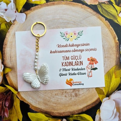 8 Mart Kadınlar Günü Çiçek Desenli Kartlı Kelebek Şeklinde Anahtarlık Hediyelik