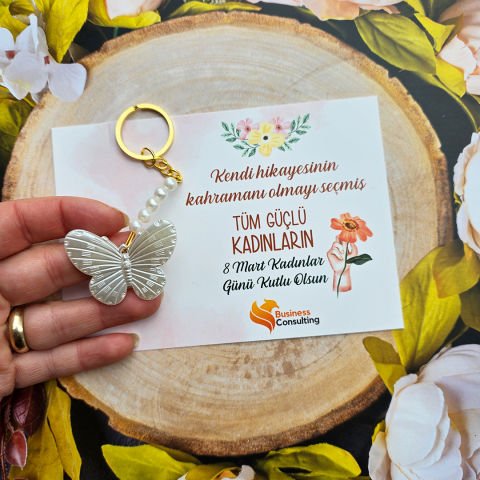 8 Mart Kadınlar Günü Çiçek Desenli Kartlı Kelebek Şeklinde Anahtarlık Hediyelik