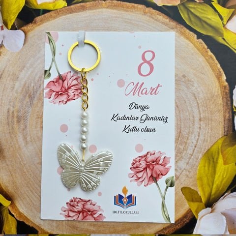 8 Mart Kadınlar Günü Çiçek Desenli Kartlı Kelebek Şeklinde Anahtarlık Hediyelik