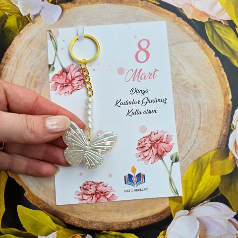 8 Mart Kadınlar Günü Çiçek Desenli Kartlı Kelebek Şeklinde Anahtarlık Hediyelik