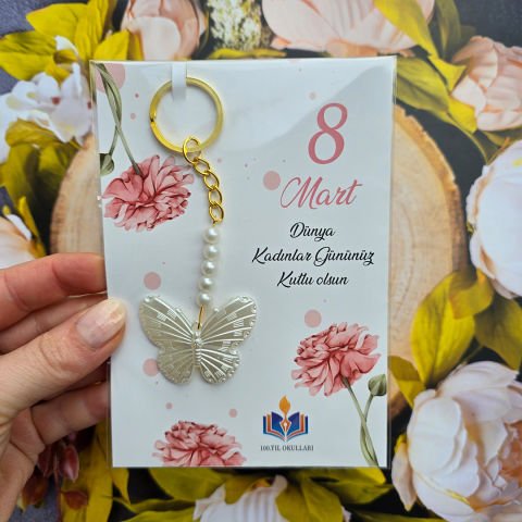 8 Mart Kadınlar Günü Çiçek Desenli Kartlı Kelebek Şeklinde Anahtarlık Hediyelik