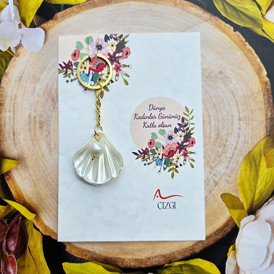 8 Mart Kadınlar Günü İncili İstiridye Şeklinde Anahtarlık Hediyelik