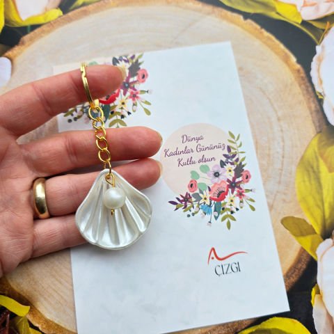 8 Mart Kadınlar Günü İncili İstiridye Şeklinde Anahtarlık Hediyelik