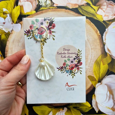 8 Mart Kadınlar Günü İncili İstiridye Şeklinde Anahtarlık Hediyelik