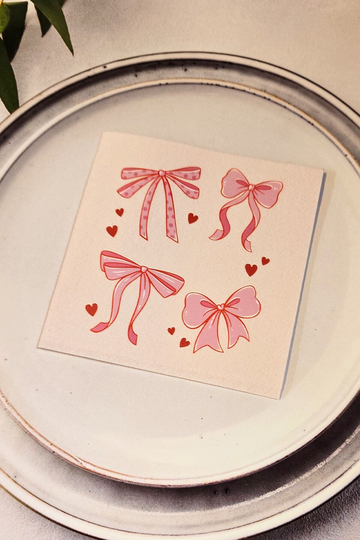 Pembe Kurdele Fiyonklar Tasarım Baskılı Peçete Pembe Kare Kumaş Dokulu 12 Adet