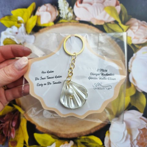 8 Mart Kadınlar Günü İncili İstiridye Şeklinde Anahtarlık Hediyelik