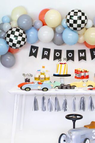 Yuvarlak Damalı Balon Yarış Temalı Doğum Günü Balonları 18inç