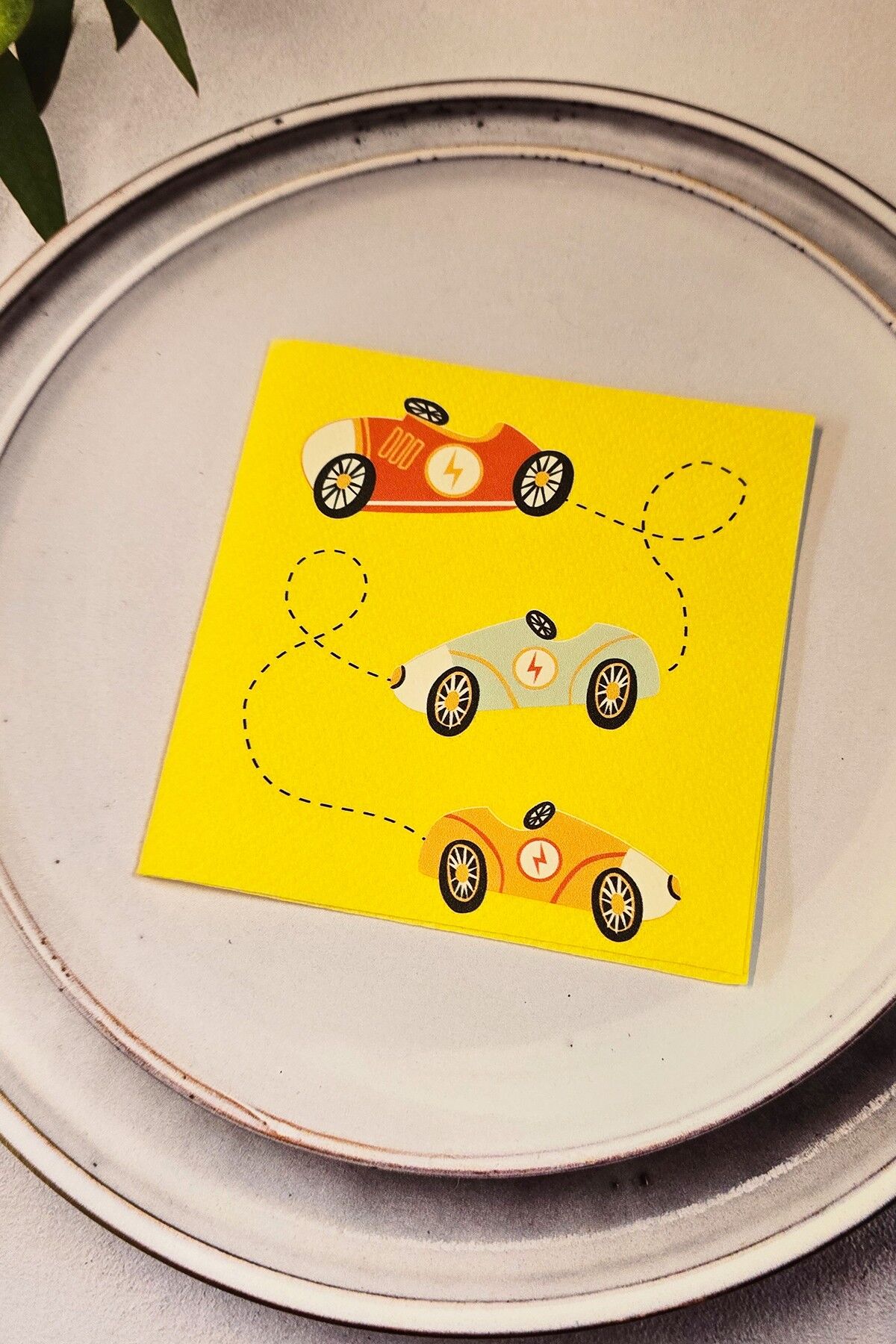 Retro Yarış Arabaları Baskılı Sarı Kare Kumaş Dokulu Peçete 12 Adet