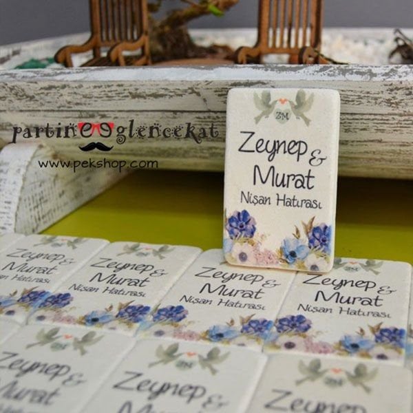 Kişiye Özel İsimli Baskılı Taş Magnet Nikah Şekeri Şeffaf Kapaklı Kraft Kutu